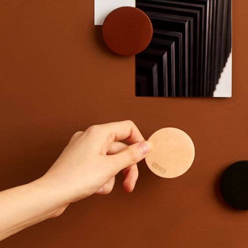 Black Magnetiqka Wall Magnet